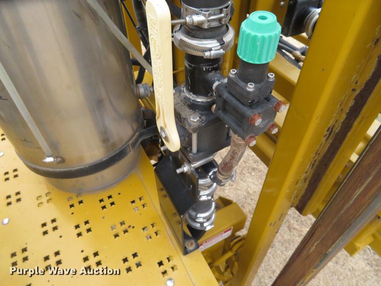 image for item DE6560 2006 Ag-Chem RoGator 874 sprayer