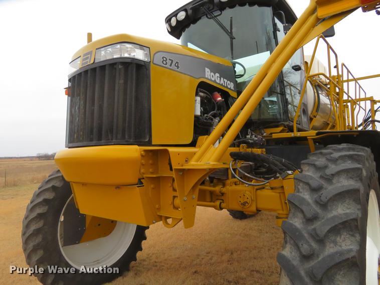image for item DE6560 2006 Ag-Chem RoGator 874 sprayer