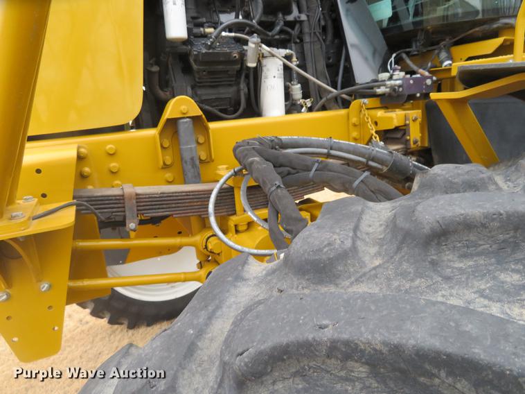 image for item DE6560 2006 Ag-Chem RoGator 874 sprayer