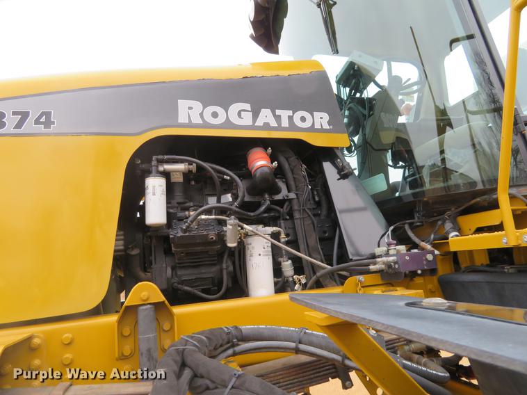 image for item DE6560 2006 Ag-Chem RoGator 874 sprayer
