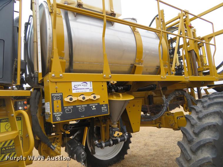 image for item DE6560 2006 Ag-Chem RoGator 874 sprayer