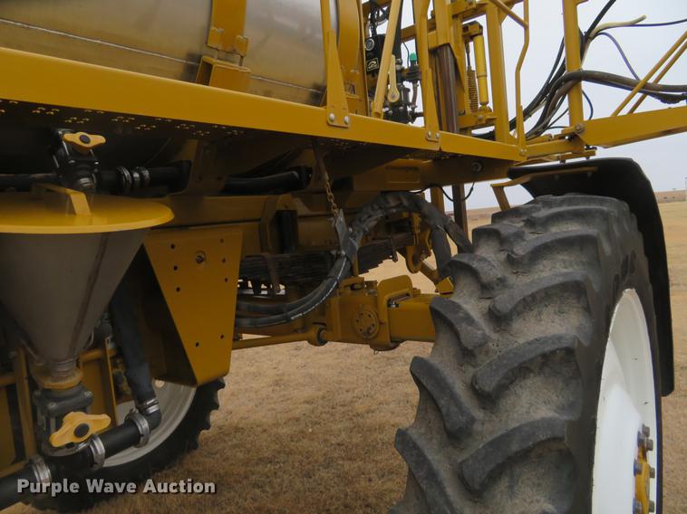 image for item DE6560 2006 Ag-Chem RoGator 874 sprayer