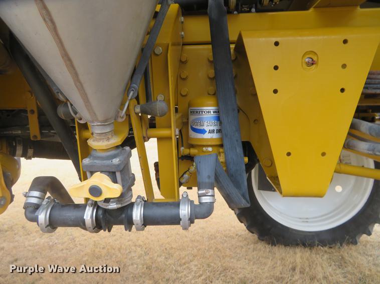 image for item DE6560 2006 Ag-Chem RoGator 874 sprayer