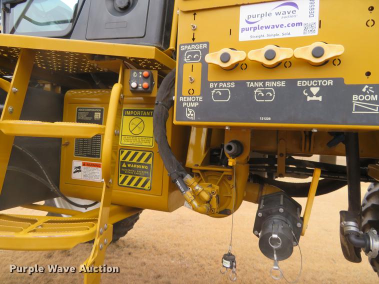image for item DE6560 2006 Ag-Chem RoGator 874 sprayer