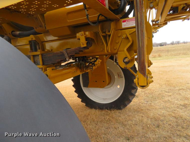 image for item DE6560 2006 Ag-Chem RoGator 874 sprayer