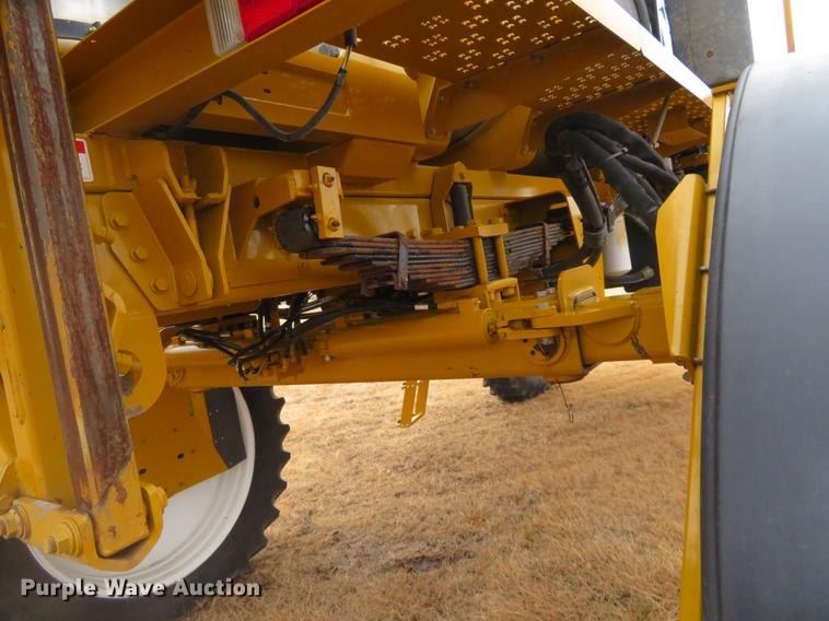 image for item DE6560 2006 Ag-Chem RoGator 874 sprayer