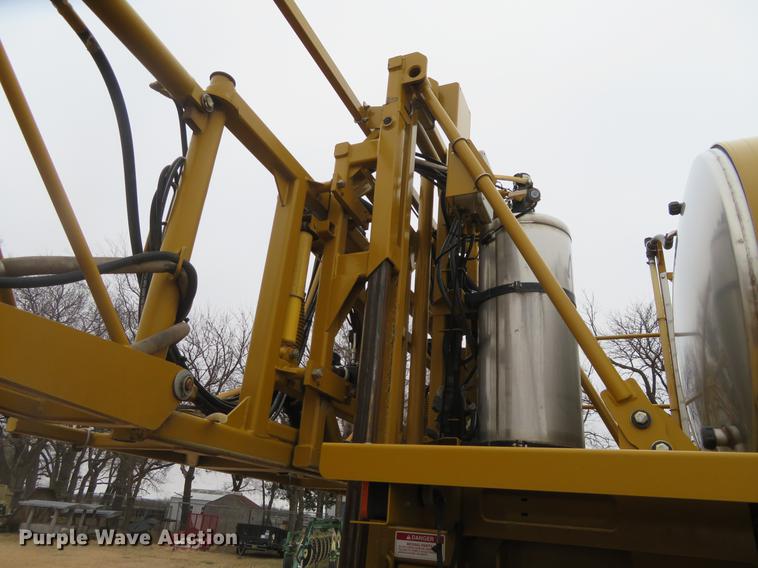 image for item DE6560 2006 Ag-Chem RoGator 874 sprayer