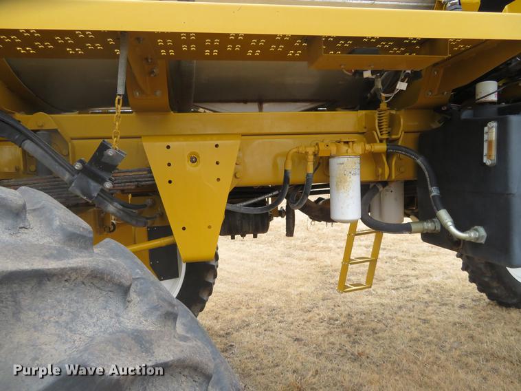 image for item DE6560 2006 Ag-Chem RoGator 874 sprayer