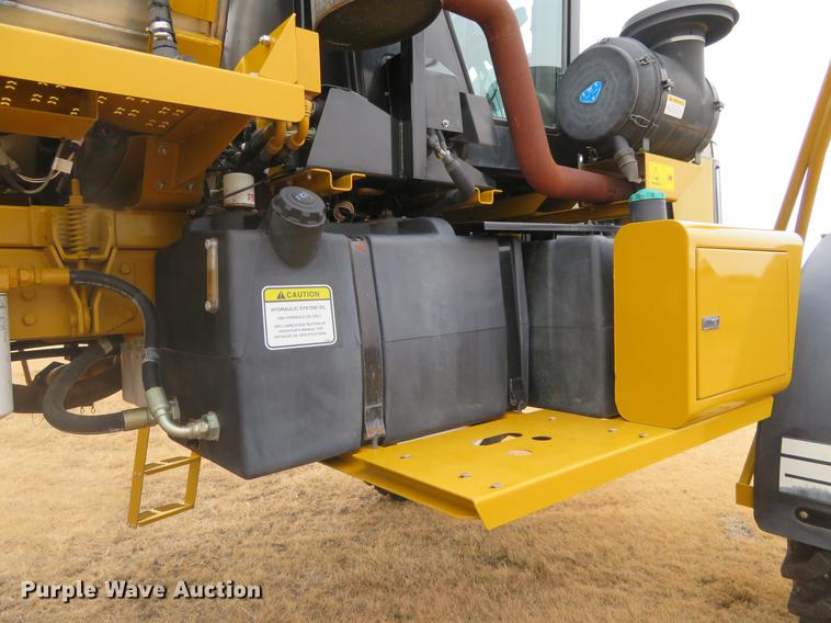 image for item DE6560 2006 Ag-Chem RoGator 874 sprayer