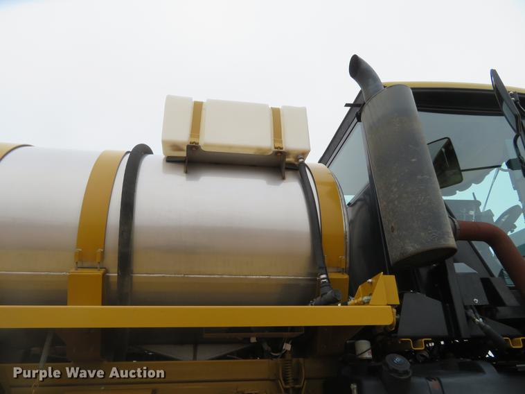 image for item DE6560 2006 Ag-Chem RoGator 874 sprayer