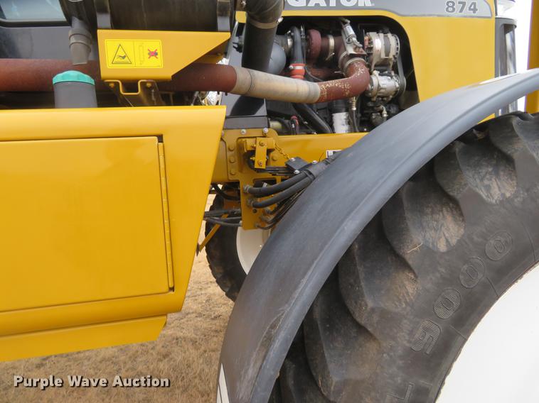 image for item DE6560 2006 Ag-Chem RoGator 874 sprayer