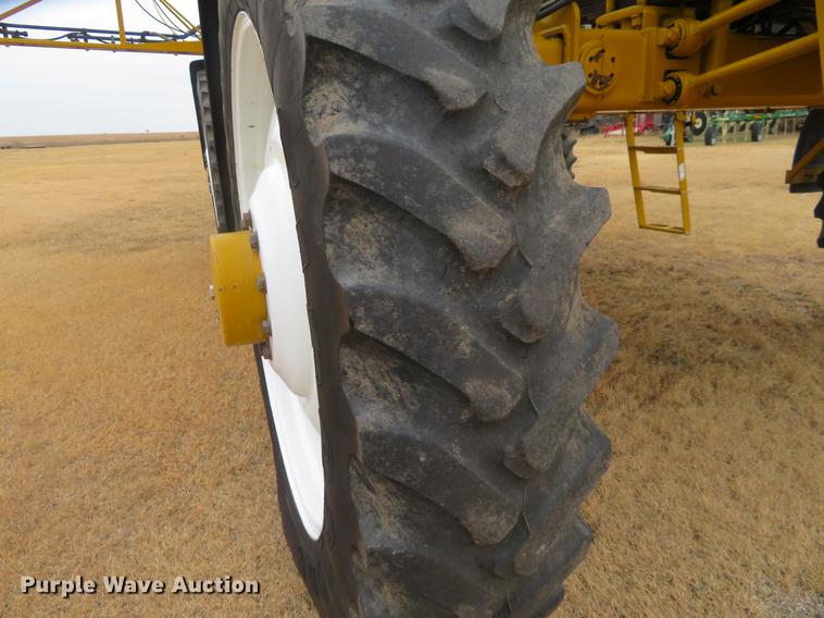 image for item DE6560 2006 Ag-Chem RoGator 874 sprayer