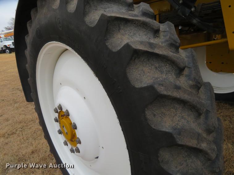 image for item DE6560 2006 Ag-Chem RoGator 874 sprayer