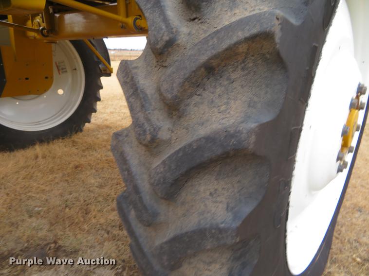 image for item DE6560 2006 Ag-Chem RoGator 874 sprayer