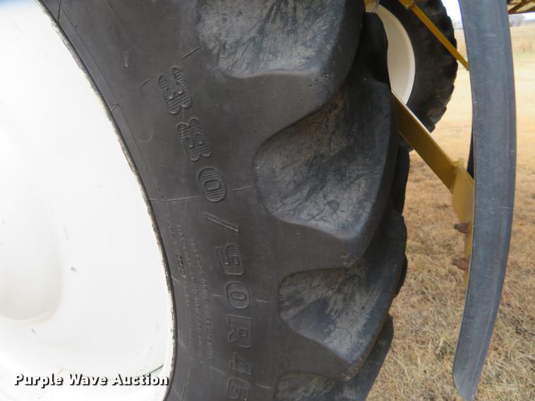 image for item DE6560 2006 Ag-Chem RoGator 874 sprayer