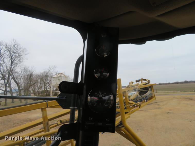 image for item DE6560 2006 Ag-Chem RoGator 874 sprayer