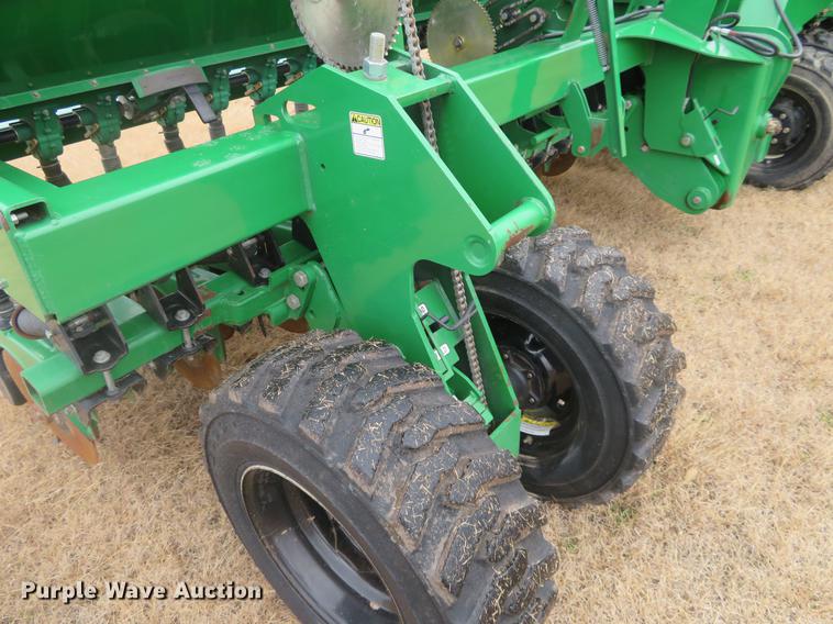 image for item DE6561 Great Plains 3S-3000HD Solid Stand grain drill