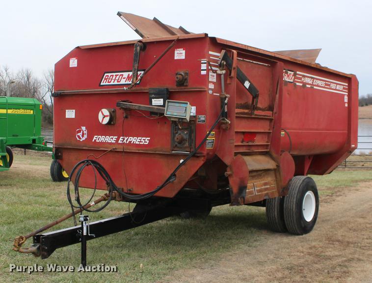 image for item DE6834 RotoMix 524-15B Forage Express feed mixer