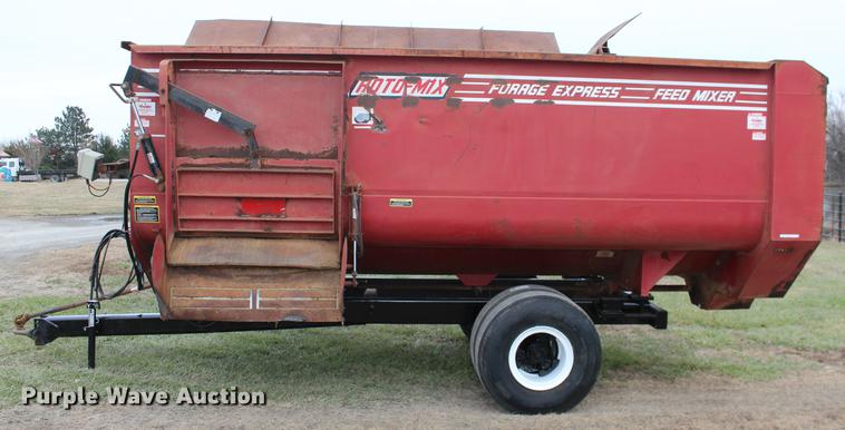 image for item DE6834 RotoMix 524-15B Forage Express feed mixer