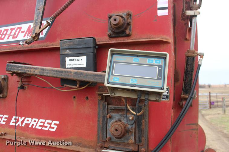 image for item DE6834 RotoMix 524-15B Forage Express feed mixer