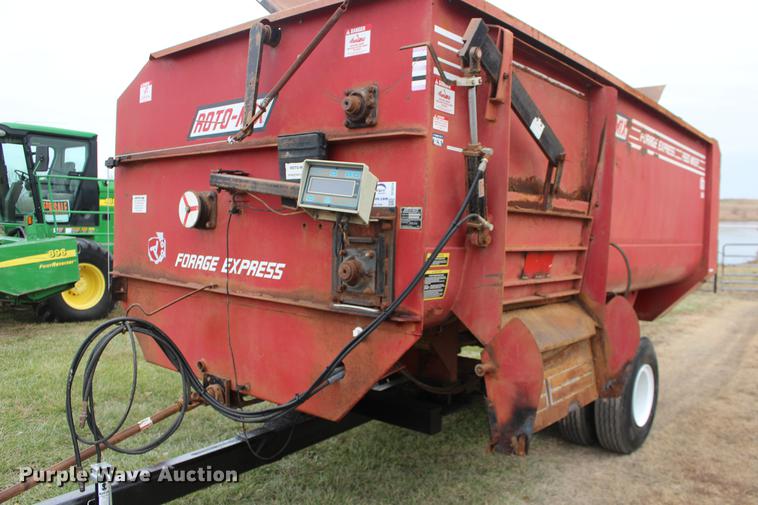 image for item DE6834 RotoMix 524-15B Forage Express feed mixer