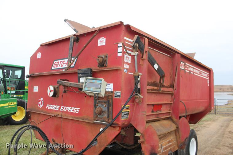 image for item DE6834 RotoMix 524-15B Forage Express feed mixer