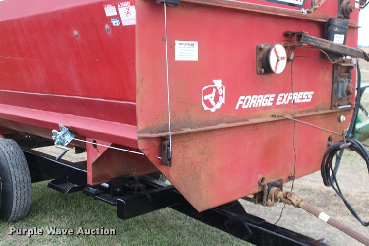 image for item DE6834 RotoMix 524-15B Forage Express feed mixer