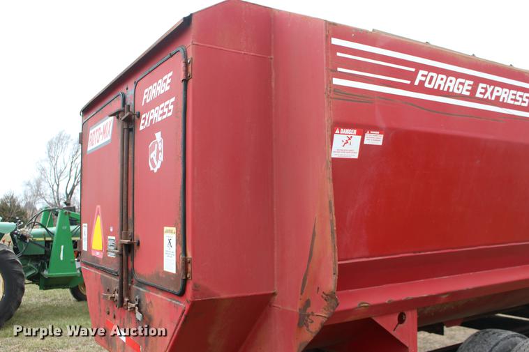image for item DE6834 RotoMix 524-15B Forage Express feed mixer