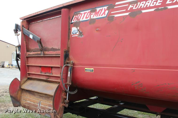 image for item DE6834 RotoMix 524-15B Forage Express feed mixer