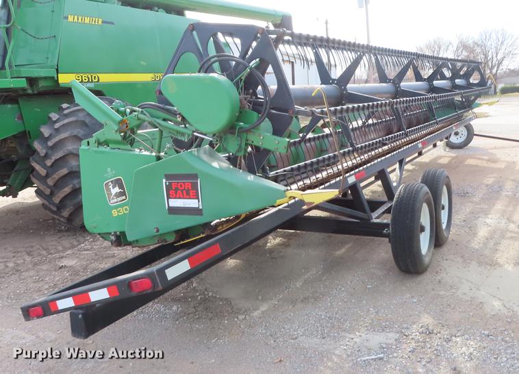 image for item DF1313 1998 John Deere 930 flex head and trailer
