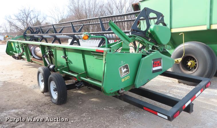 image for item DF1313 1998 John Deere 930 flex head and trailer