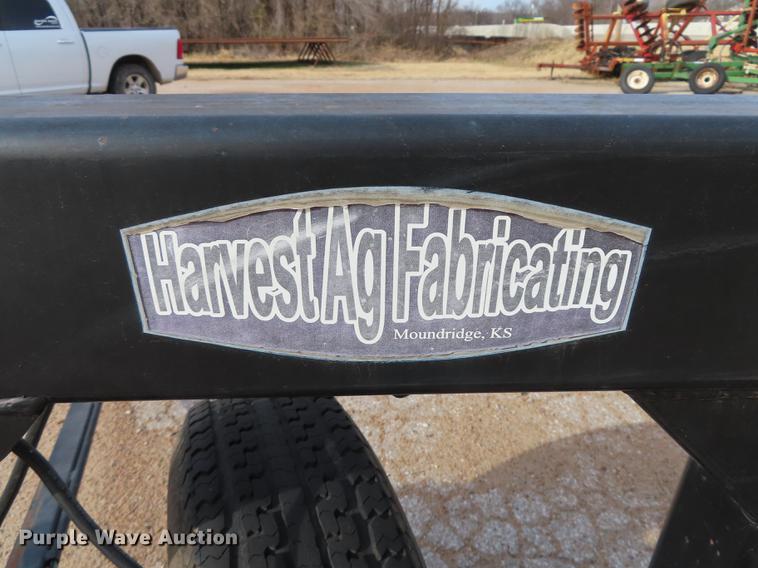 image for item DF1313 1998 John Deere 930 flex head and trailer