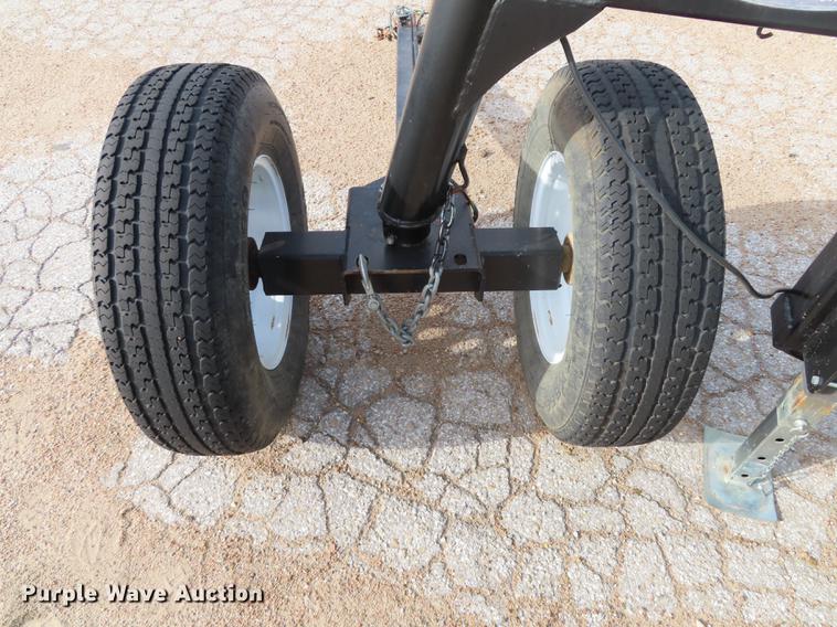 image for item DF1313 1998 John Deere 930 flex head and trailer