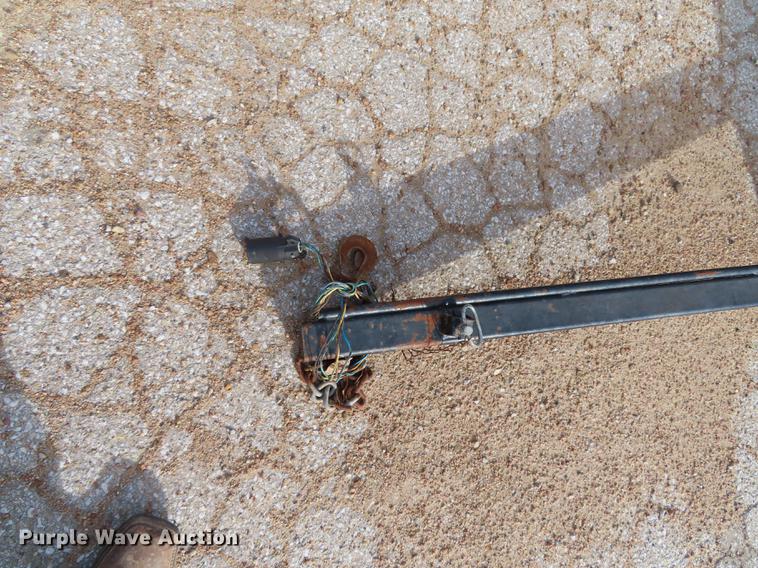 image for item DF1313 1998 John Deere 930 flex head and trailer