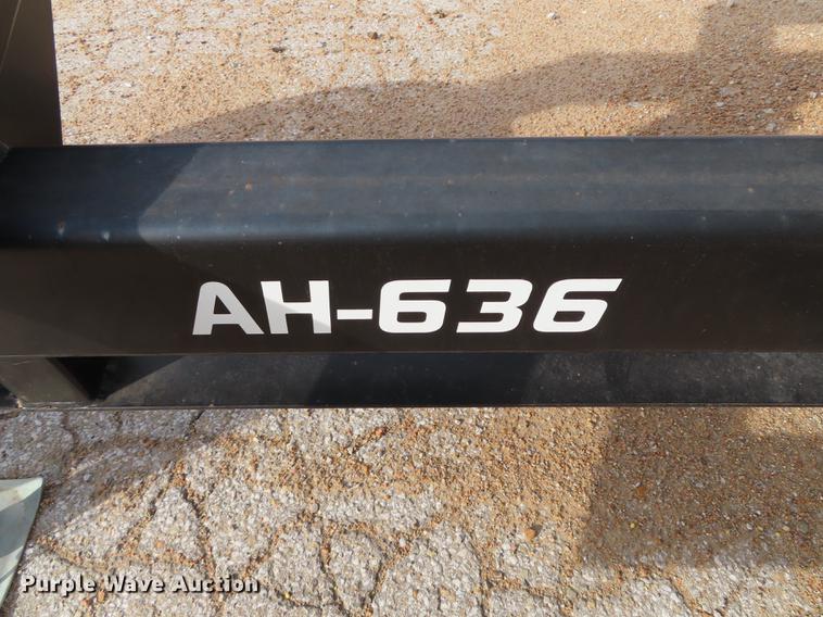 image for item DF1313 1998 John Deere 930 flex head and trailer