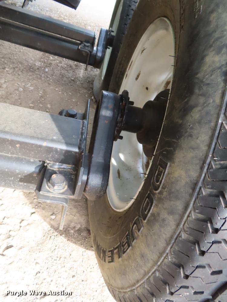 image for item DF1313 1998 John Deere 930 flex head and trailer