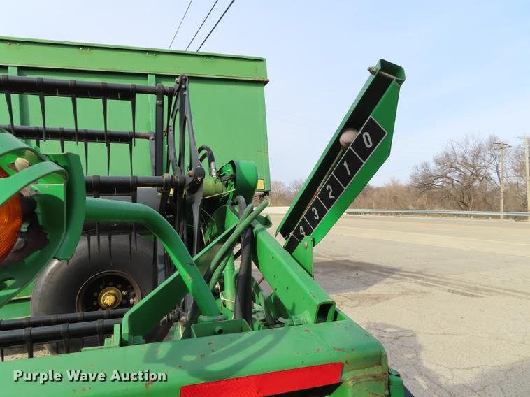 image for item DF1313 1998 John Deere 930 flex head and trailer