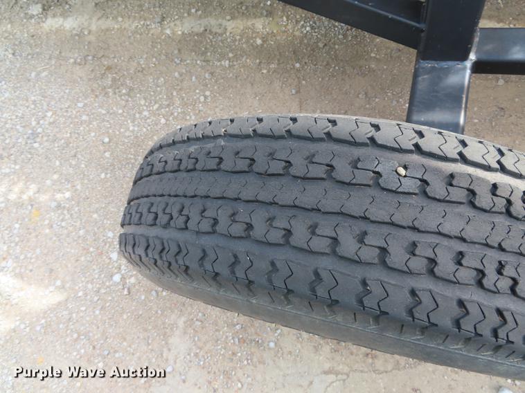 image for item DF1313 1998 John Deere 930 flex head and trailer