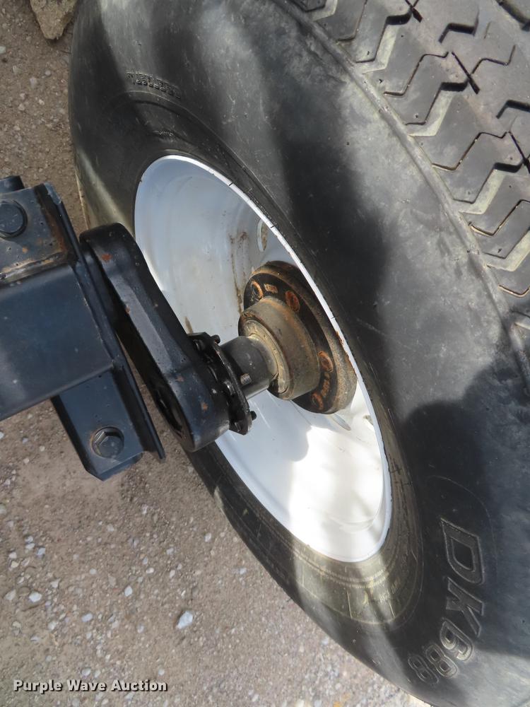 image for item DF1313 1998 John Deere 930 flex head and trailer