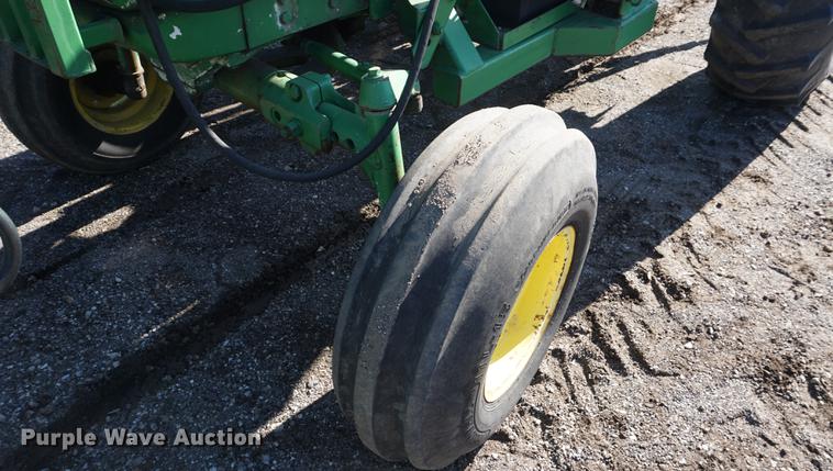 image for item DF1640 1965 John Deere 4020 tractor