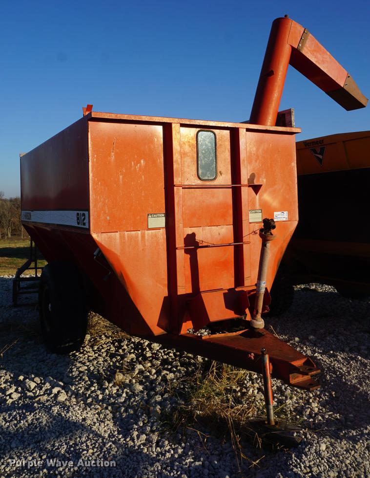 image for item DF1642 Hinson 812 grain cart