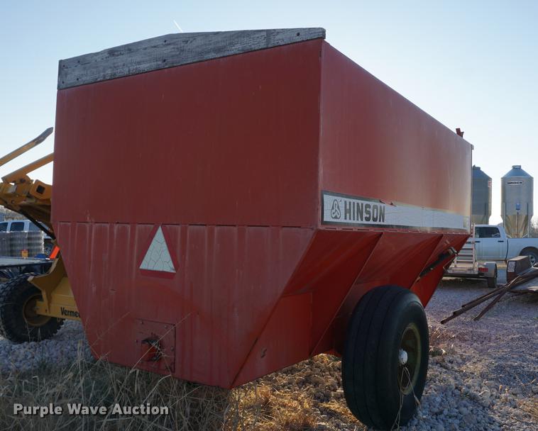 image for item DF1642 Hinson 812 grain cart