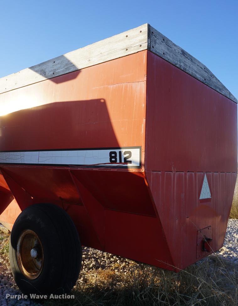 image for item DF1642 Hinson 812 grain cart