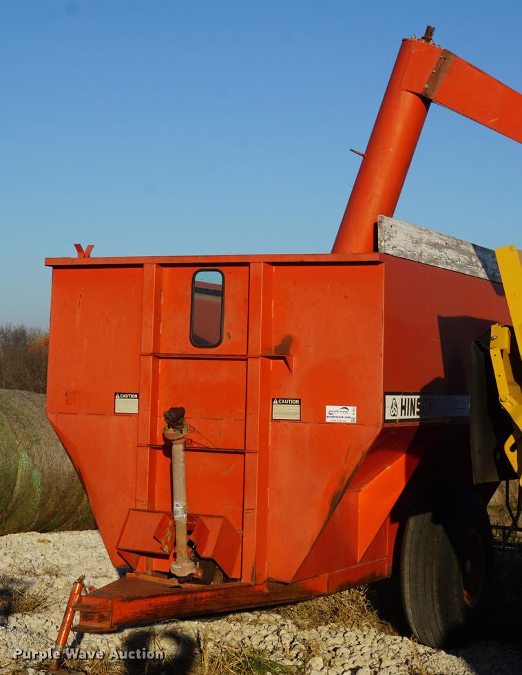 image for item DF1642 Hinson 812 grain cart