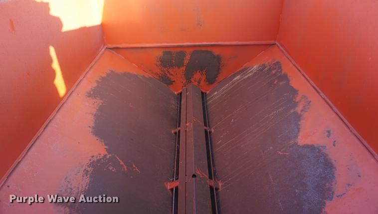 image for item DF1642 Hinson 812 grain cart