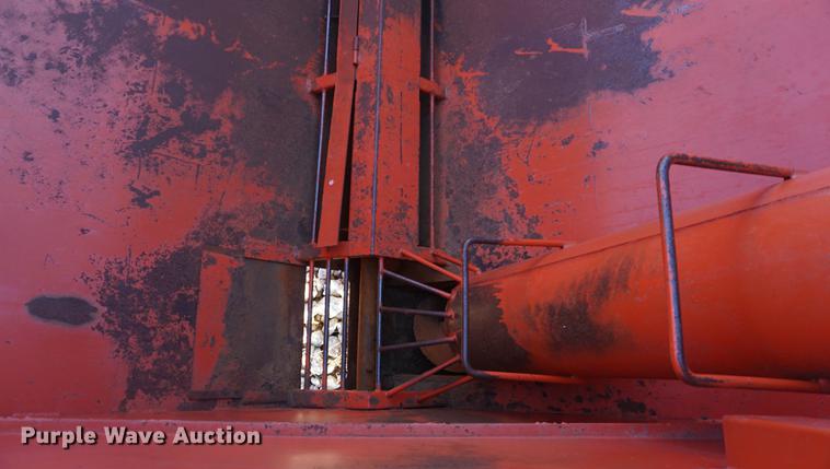 image for item DF1642 Hinson 812 grain cart