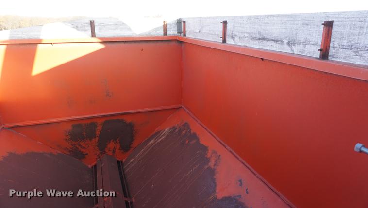 image for item DF1642 Hinson 812 grain cart