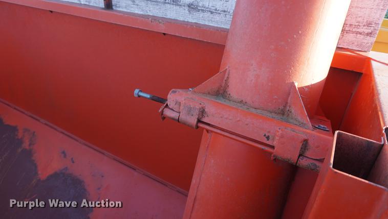 image for item DF1642 Hinson 812 grain cart