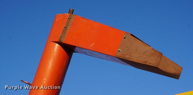 image for item DF1642 Hinson 812 grain cart