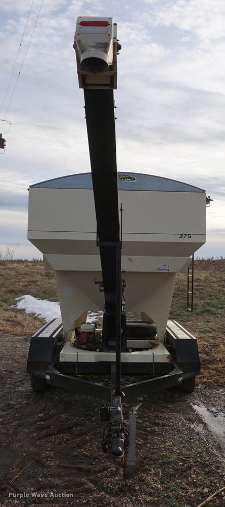 image for item DF1689 Friesen 375 seed tender